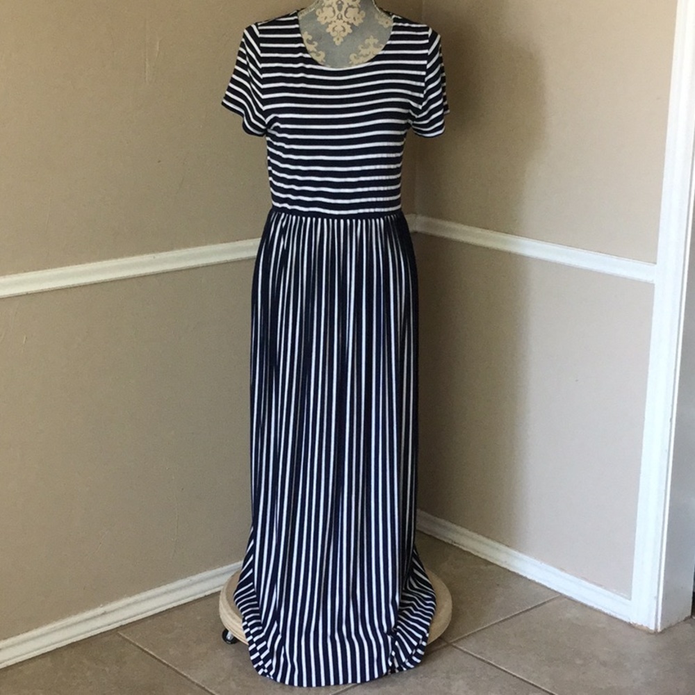 Huge sale Navy Stripe Scoop Short Slv T-shirt Maxi